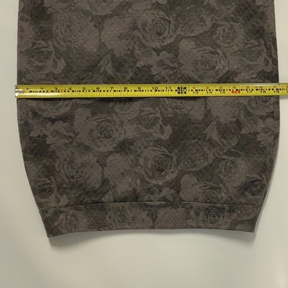 Ann Taylor Pencil Skirt, Size 8P - Picture 7 of 7